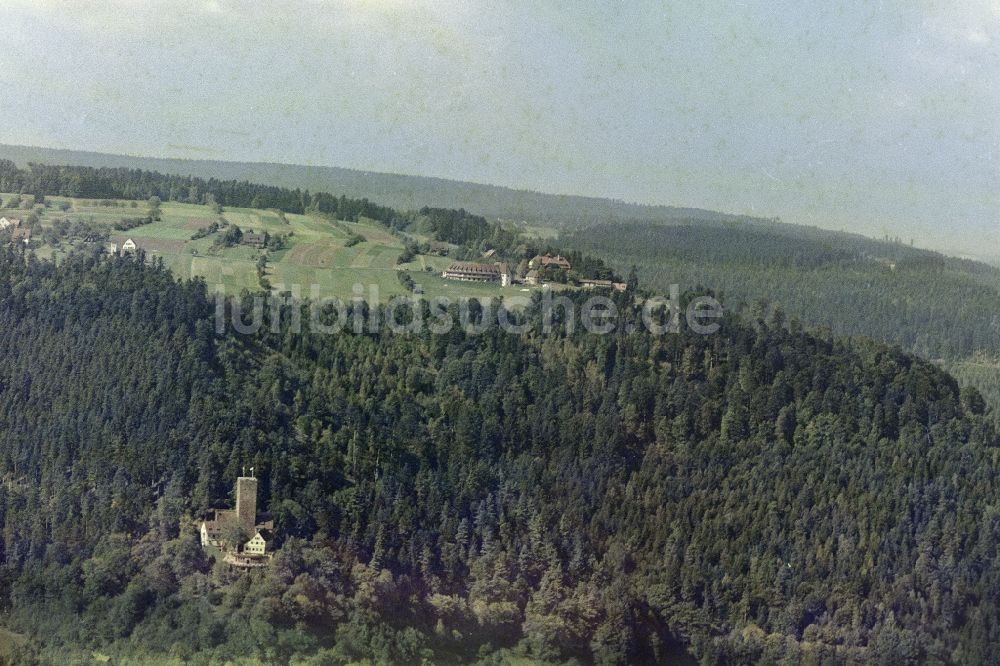 Luftaufnahme Bad Liebenzell - Bauwerk des Aussichtsturmes und Burgturm in Bad Liebenzell im Bundesland Baden-Württemberg, Deutschland