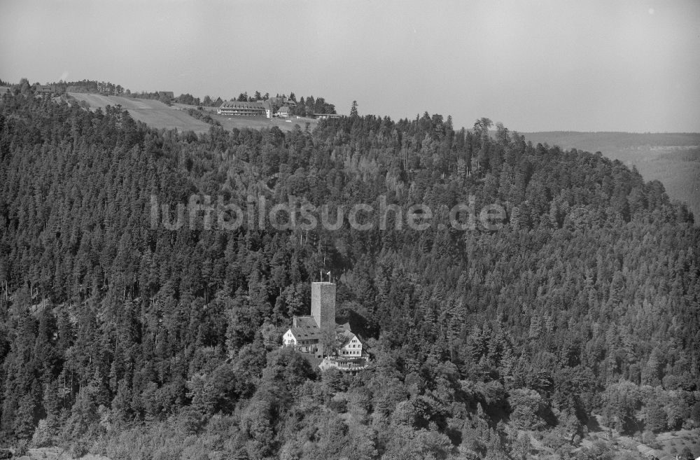 Bad Liebenzell von oben - Bauwerk des Aussichtsturmes und Burgturm in Bad Liebenzell im Bundesland Baden-Württemberg, Deutschland