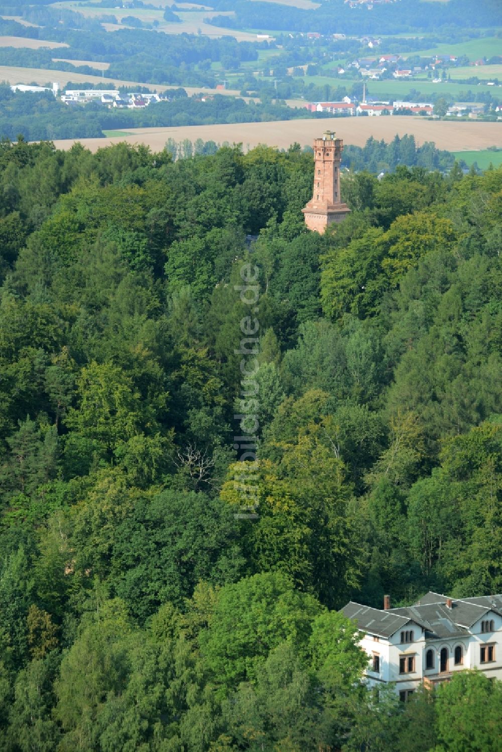 Rochlitz aus der Vogelperspektive: Bauwerk des Aussichtsturmes Friedrich-August-Turm am Rochlitzer Berg in Rochlitz im Bundesland Sachsen