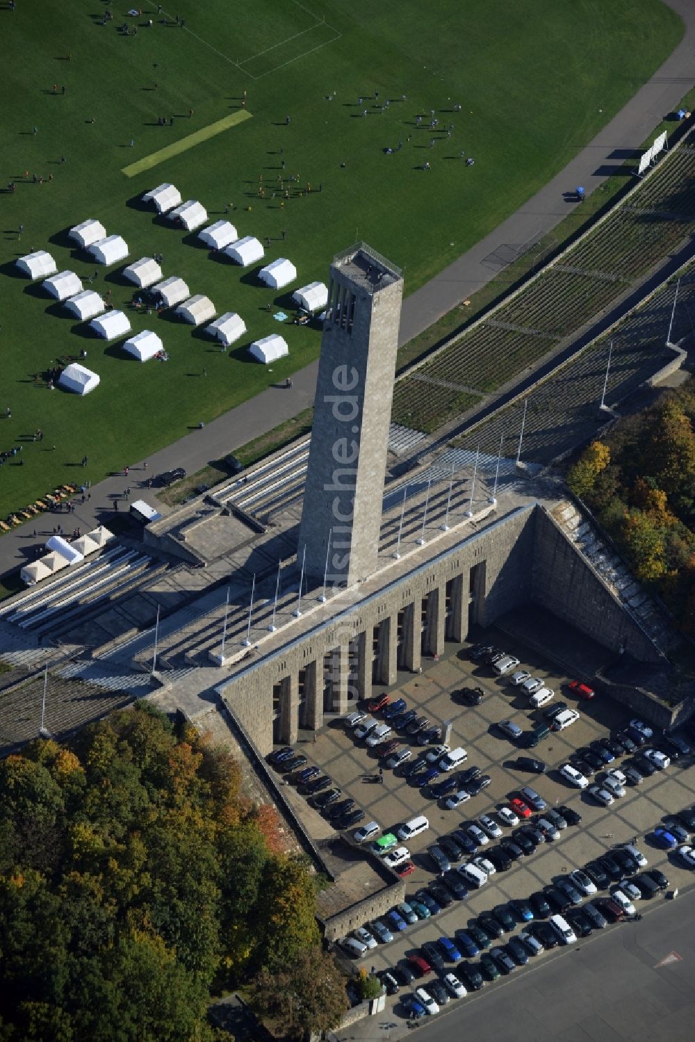 Luftbild Berlin - Bauwerk des Aussichtsturmes Glockenturm in Berlin