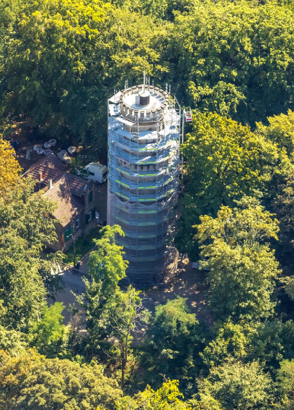 Witten von oben - Bauwerk des Aussichtsturmes Helenenturm in Witten im Bundesland Nordrhein-Westfalen, Deutschland