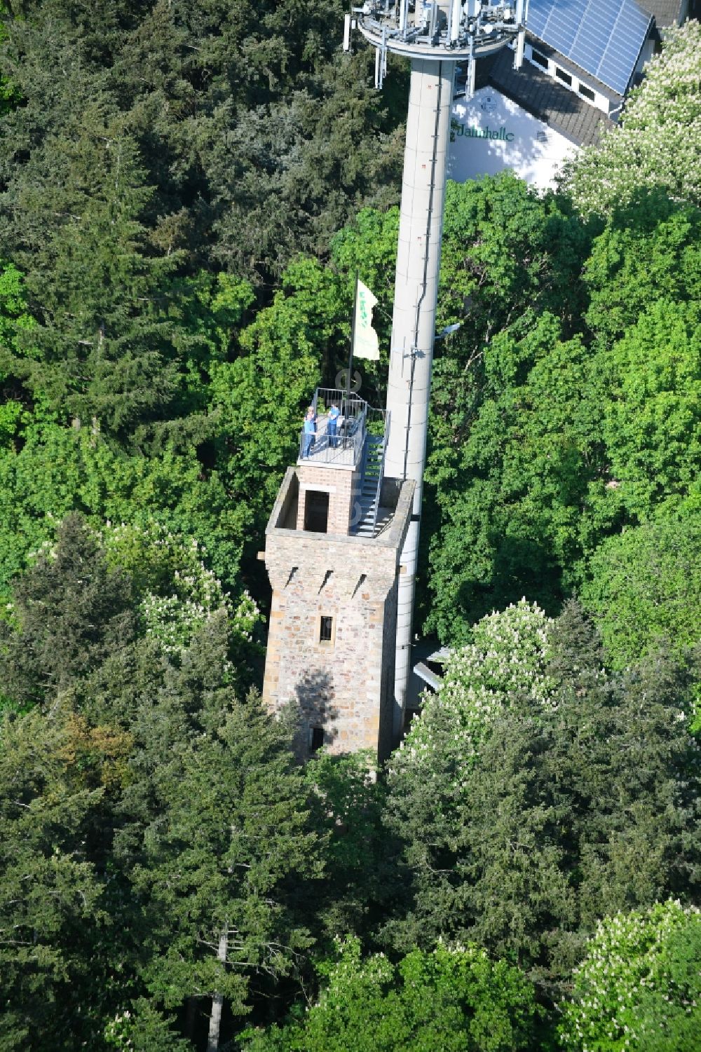 Bingen am Rhein aus der Vogelperspektive: Bauwerk des Aussichtsturmes Kaiser-Friedrich-Turm in Bingen am Rhein im Bundesland Rheinland-Pfalz, Deutschland