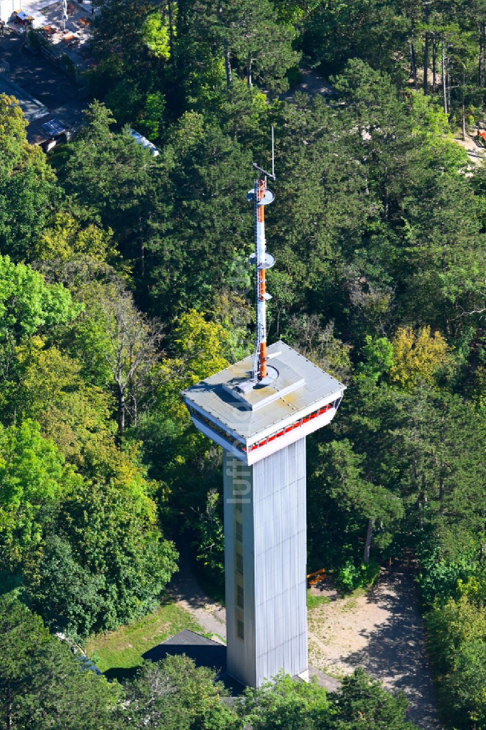 Jena von oben - Bauwerk des Aussichtsturmes Landgrafen in Jena im Bundesland Thüringen, Deutschland