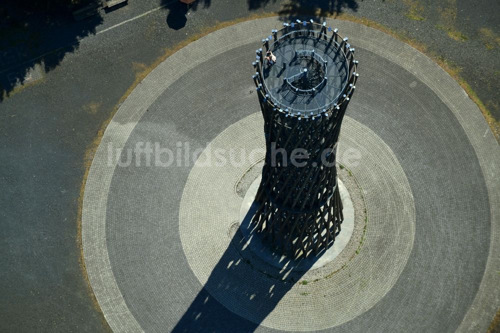 Meschede von oben - Bauwerk des Aussichtsturmes Lörmecke-Turm am Plackweg in Meschede im Bundesland Nordrhein-Westfalen, Deutschland