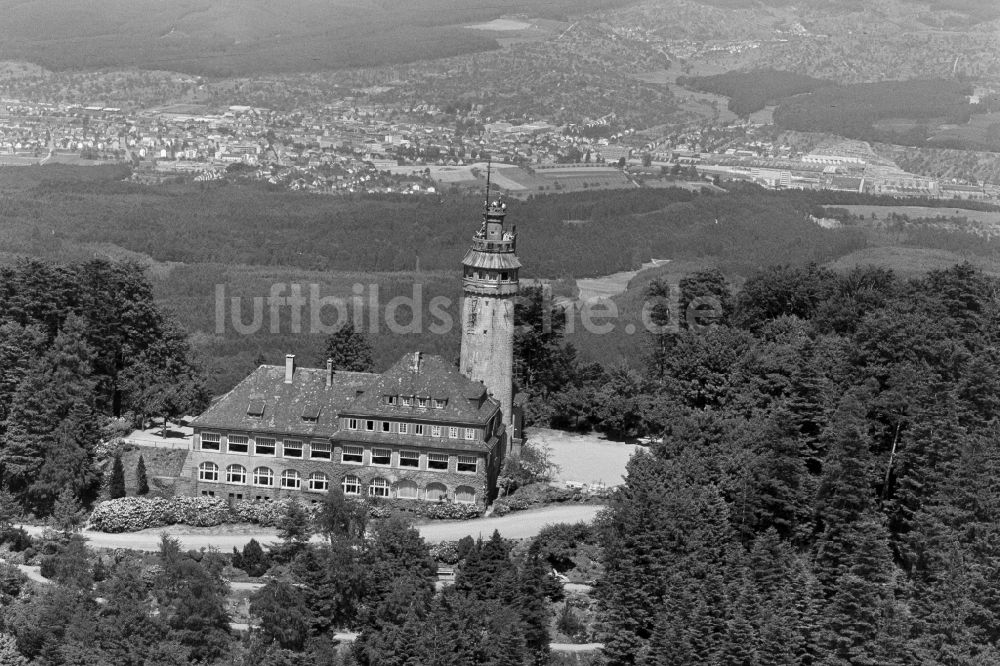 Luftaufnahme Baden-Baden - Bauwerk des Aussichtsturmes Merkurturm in Baden-Baden im Bundesland Baden-Württemberg