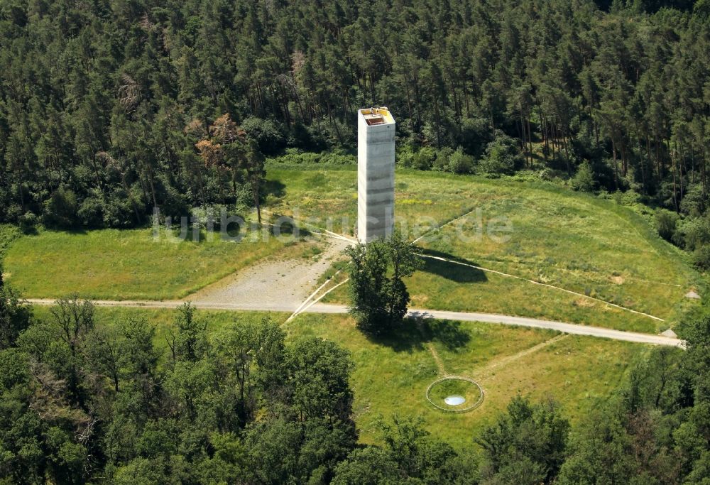Nebra (Unstrut) aus der Vogelperspektive: Bauwerk des Aussichtsturmes auf dem Mittelberg in Nebra (Unstrut) im Bundesland Sachsen-Anhalt, Deutschland
