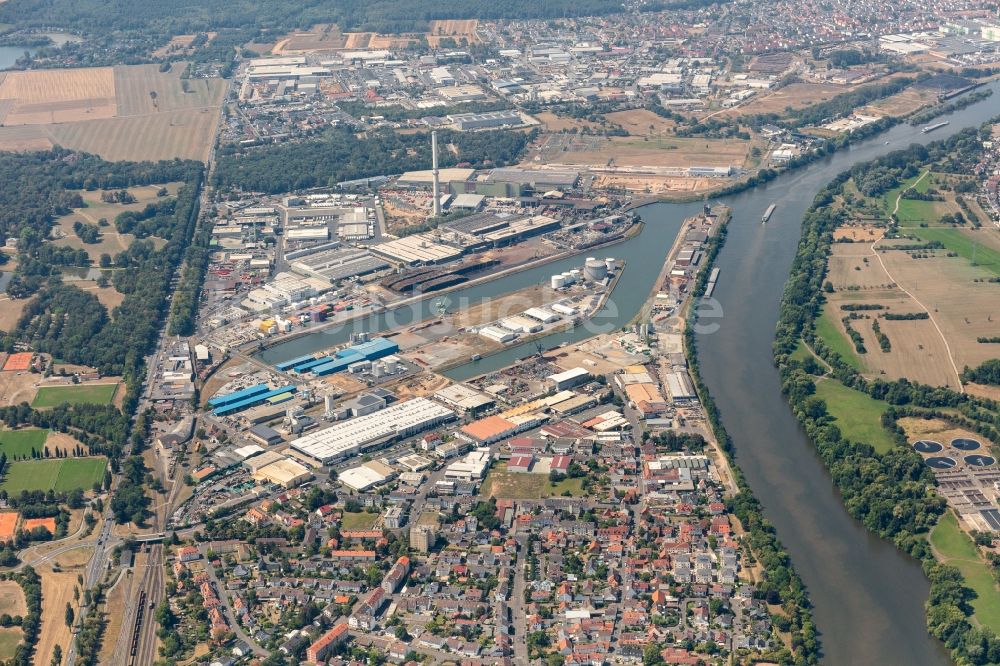 Aschaffenburg von oben - Bayernhafen mit Firmen am Ufer des Flußverlaufes des Main in Aschaffenburg