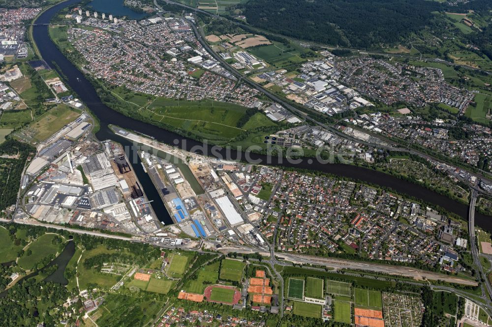 Luftaufnahme Aschaffenburg - Bayernhafen mit Firmen am Ufer des Flußverlaufes des Main in Aschaffenburg