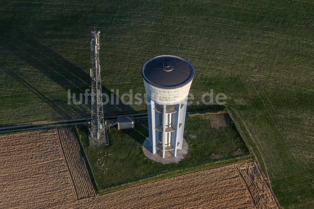 Luftaufnahme Wintzenbach - Bemalter Wasserturm und Mobilfunkmast in Wintzenbach in Grand Est, Frankreich
