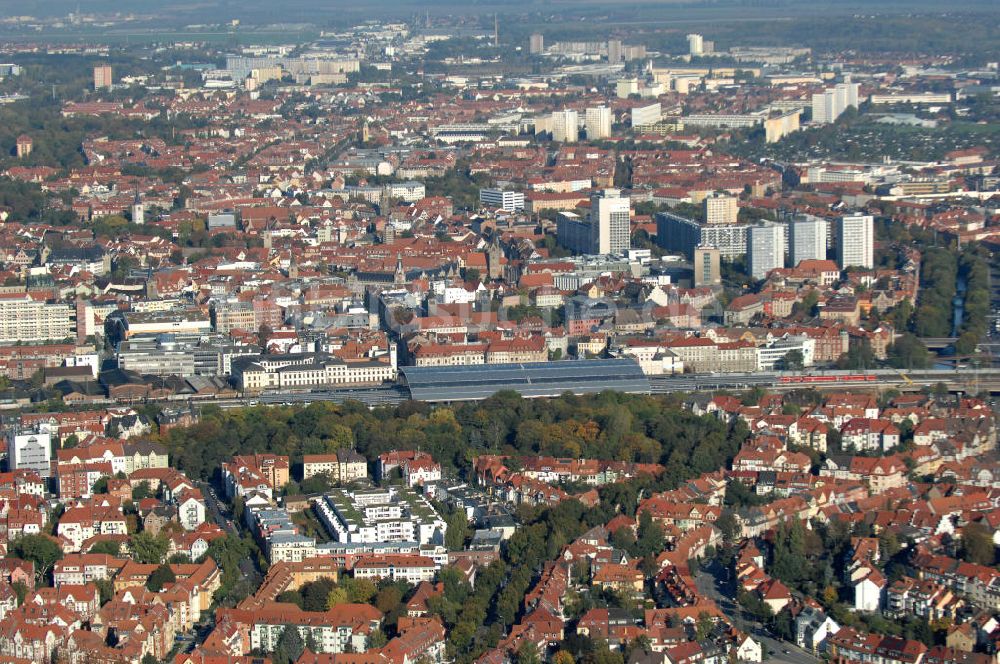 Erfurt aus der Vogelperspektive: Überblick auf die Löbervorstadt, den Hauptbahhof und die Altstadt von Erfurt
