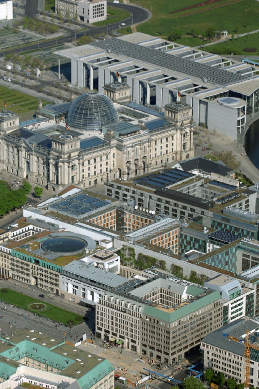 Berlin aus der Vogelperspektive: Bereich des Pariser Platz am Brandenburger Tor in Berlin-Mitte
