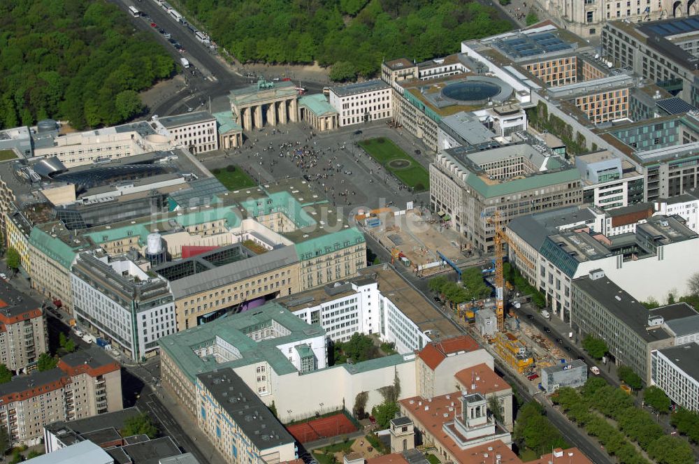 Luftbild Berlin - Bereich des Pariser Platz am Brandenburger Tor in Berlin-Mitte