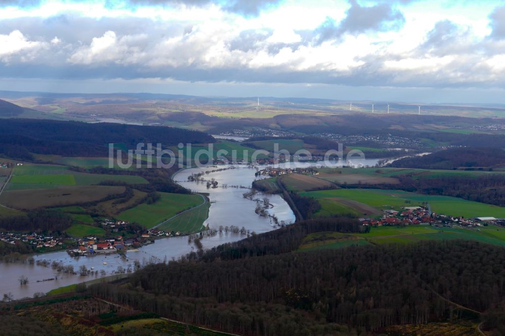 Luftaufnahme Einbeck - Überflutete Flutungswiesen am Hochwasser- Pegel führenden Flußbett Leine in Einbeck im Bundesland Niedersachsen, Deutschland