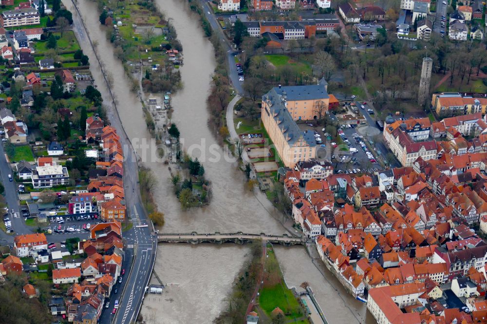 Luftaufnahme Hann. Münden - Überflutete Flutungswiesen am Hochwasser- Pegel führenden Flußbett Werra in Hann. Münden im Bundesland Niedersachsen, Deutschland