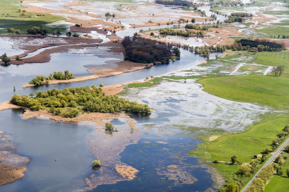 Luftbild Hansestadt Havelberg - Überflutungslandschaft im Flußverlauf der Havel bei der Hansestadt Havelberg im Bundesland Sachsen-Anhalt