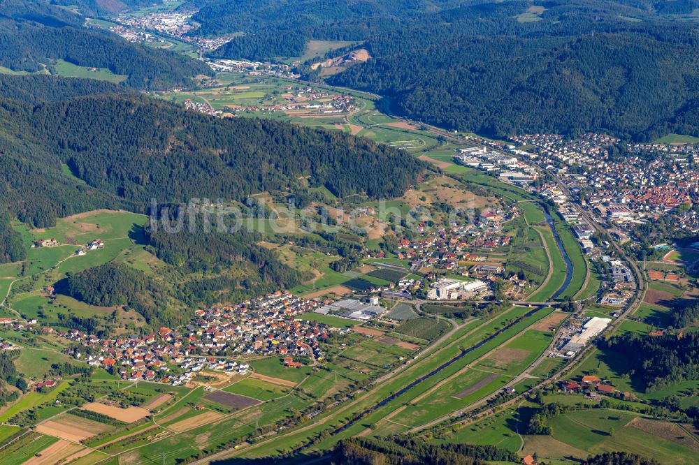 Haslach im Kinzigtal aus der Vogelperspektive: Berg- und Tal Landschaft in Haslach im Kinzigtal im Bundesland Baden-Württemberg, Deutschland