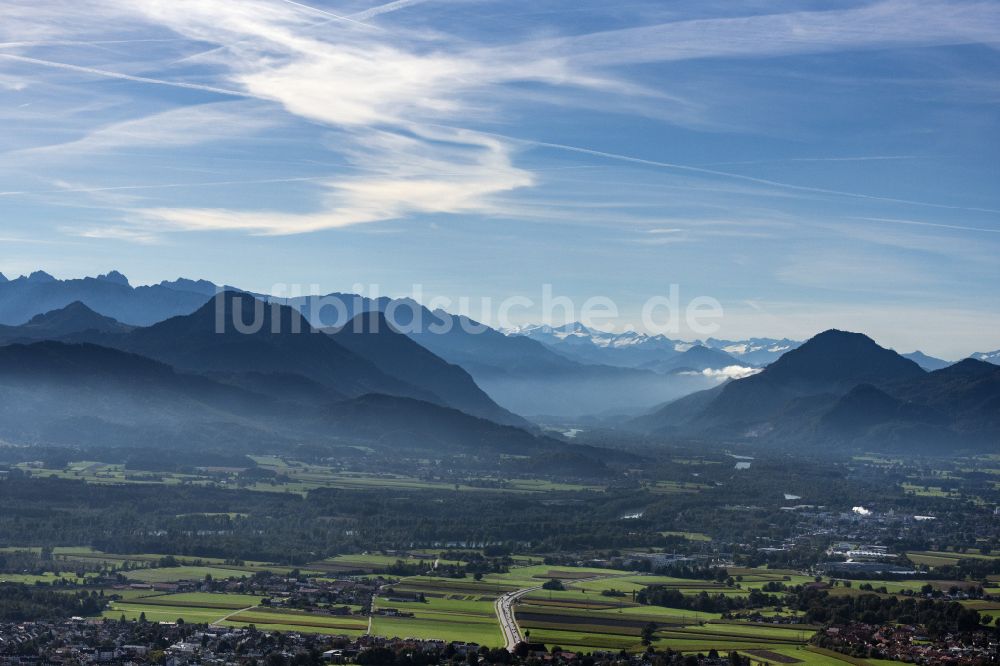 Luftaufnahme Oberaudorf - Berg- und Tal Landschaft in Oberaudorf im Bundesland Bayern, Deutschland