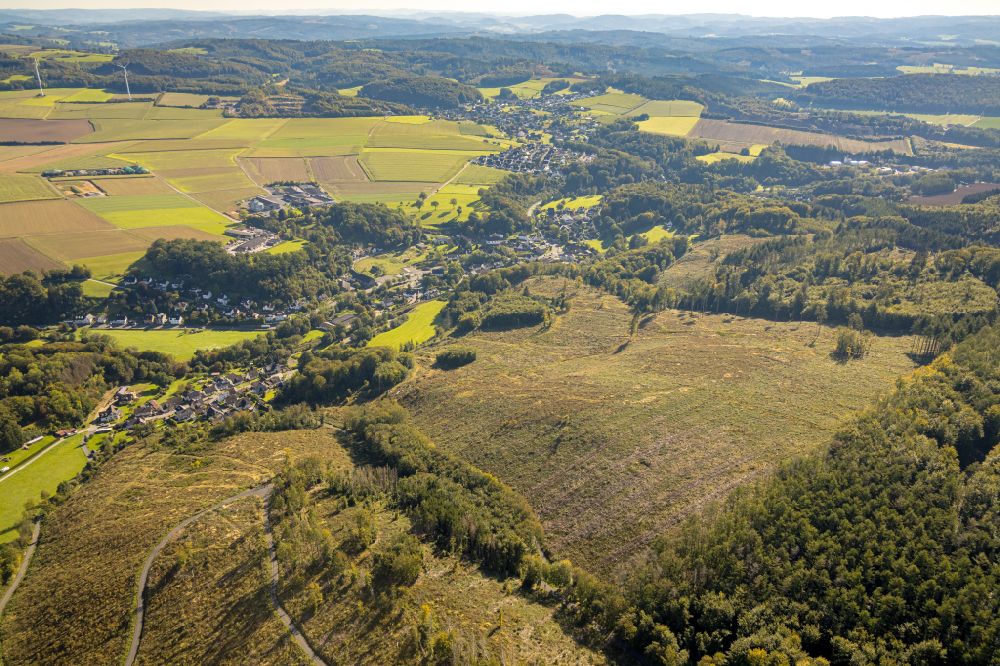 Volkringhausen von oben - Berg- und Tal Landschaft in Volkringhausen im Bundesland Nordrhein-Westfalen, Deutschland