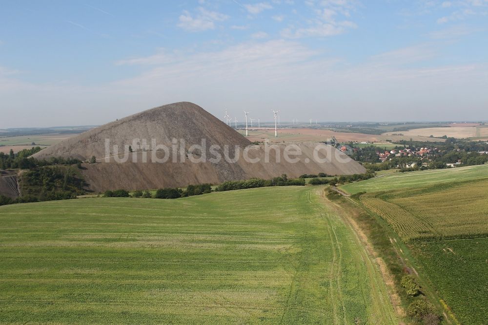 Volkstedt von oben - Bergbau- Abraumhalde des ehemaligen Kupfer - Bergbaus in Volkstedt im Bundesland Sachsen-Anhalt, Deutschland