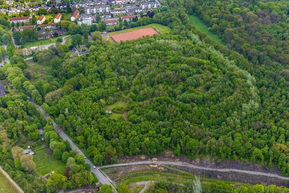 Luftbild Gladbeck - Bergbau- Abraumhalde der Halde 19 entlang der Brauckstraße in Gladbeck im Bundesland Nordrhein-Westfalen, Deutschland