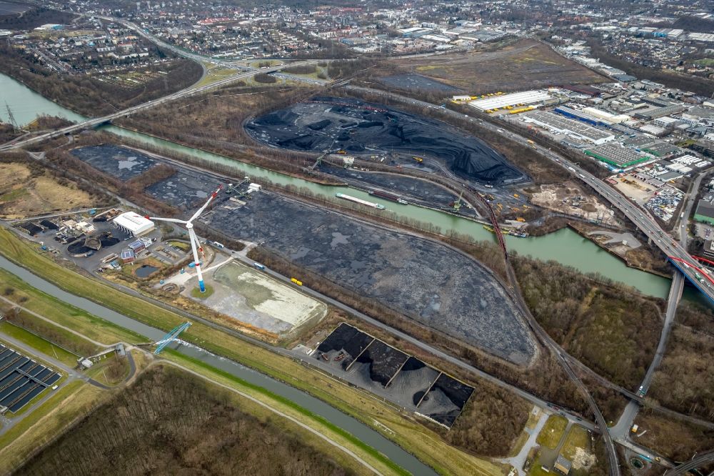 Bottrop von oben - Bergbau- Abraumhalde am Sturmshof in einem Industrie- und Gewerbegebiet in Bottrop im Bundesland Nordrhein-Westfalen - NRW, Deutschland