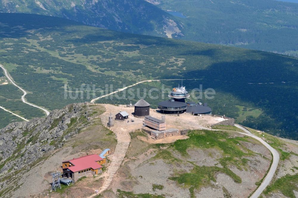 Hradec Kralove / Königgrätz aus der Vogelperspektive: Bergkuppe der Schneekoppe im Riesengebirge in Tschechien