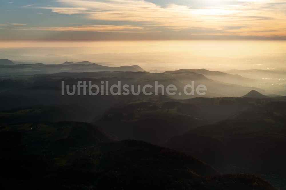 Luftbild Oberkochen - Berglandschaft bei Abenddämmerung in Oberkochen im Bundesland Baden-Württemberg, Deutschland
