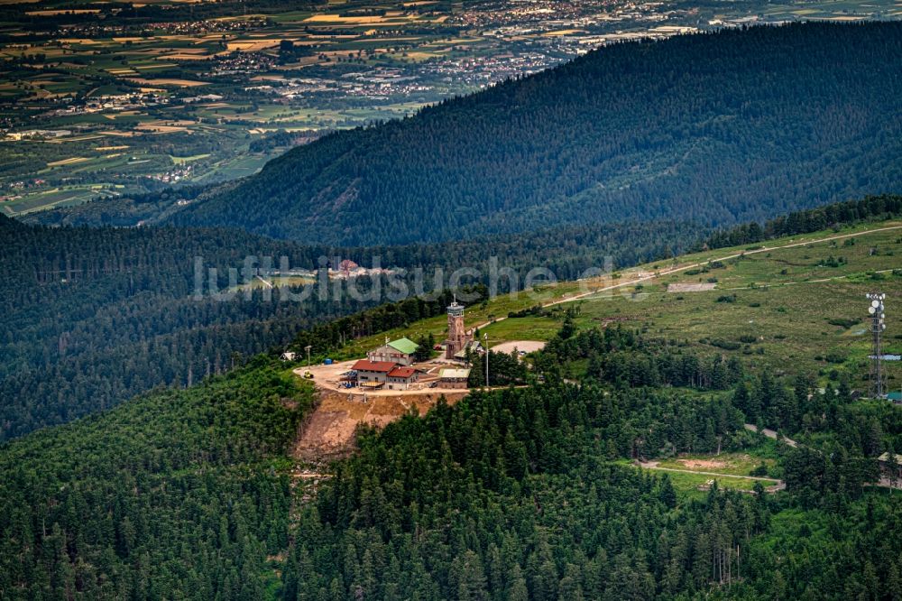 Luftbild Seebach - Berglandschaft der Hornisgrinde mit dem Grindeturm und der alten und neuen Grindehütte in Seebach im Bundesland Baden-Württemberg, Deutschland