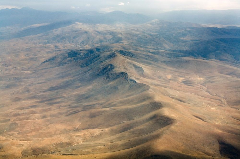 Karaman von oben - Berglandschaft des südanatolischen Hochland bei Karaman in der Türkei
