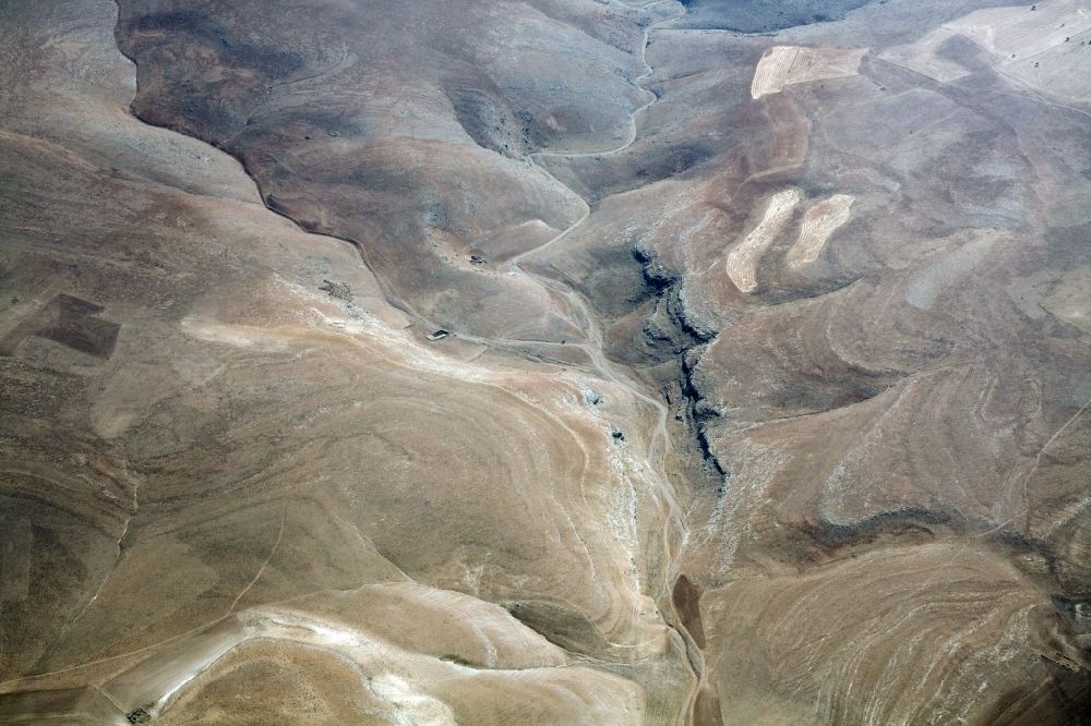 Karaman von oben - Berglandschaft des südanatolischen Hochland bei Karaman in der Türkei
