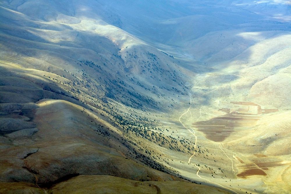 Luftaufnahme Elmak - Berglandschaft und Vulkanmassiv bei Elmak in der Türkei 