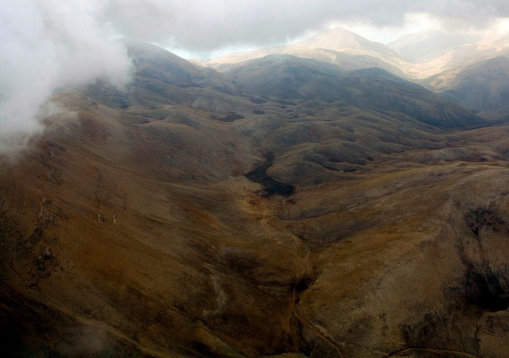 Luftbild Kuzca - Berglandschaft und Vulkanmassiv bei Kuzca in der Türkei 