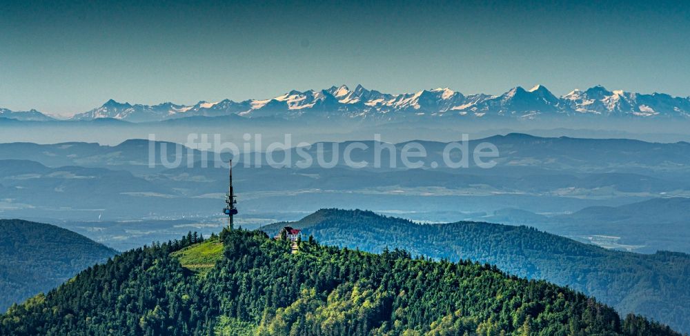 Schliengen von oben - Bergspitze des Hochblauen bei Schliengen im Bundesland Baden-Württemberg