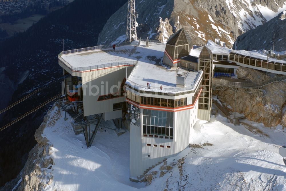 Luftbild Garmisch-Partenkirchen - Bergstation der Seilbahn auf dem Gipfel der der Zugspitze bei Garmisch-Partenkirchen im Bundesland Bayern
