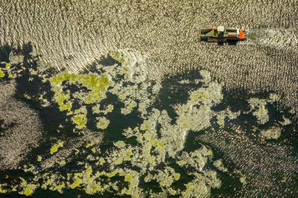 Luftbild Herbede - Bergung von Algen auf der Wasseroberfläche des Kemnader See in Herbede im Bundesland Nordrhein-Westfalen, Deutschland