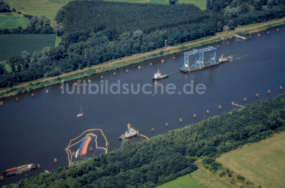 Luftbild Dückerswisch - Bergungsarbeitung am Schiffs - Wrack der UNO im Nord-Ostsee-Kanal in Dückerswisch im Bundesland Schleswig-Holstein, Deutschland