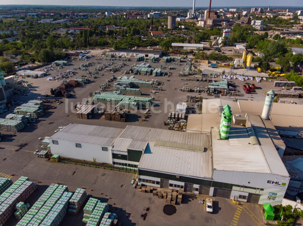 Dessau aus der Vogelperspektive: Beton- und Baustoffmischwerk in Dessau im Bundesland Sachsen-Anhalt, Deutschland
