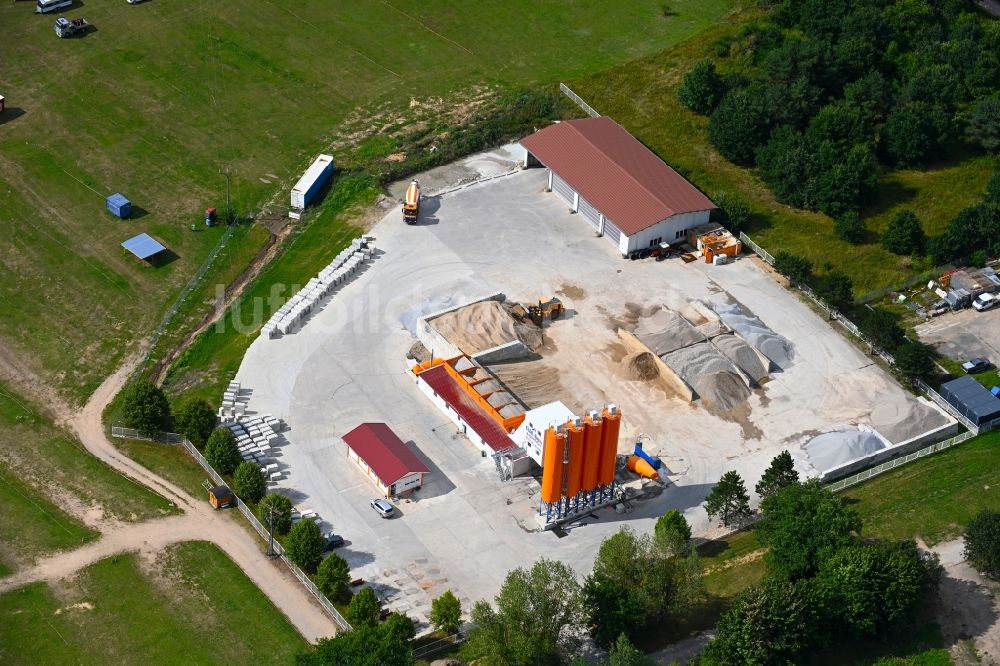 Plau am See von oben - Beton- und Baustoffmischwerk der ELDE-Beton GmbH in Plau am See im Bundesland Mecklenburg-Vorpommern, Deutschland