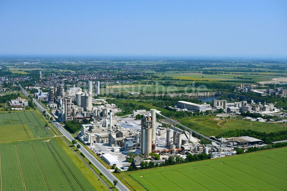Erwitte aus der Vogelperspektive: Beton- und Baustoffmischwerk in Erwitte im Bundesland Nordrhein-Westfalen, Deutschland