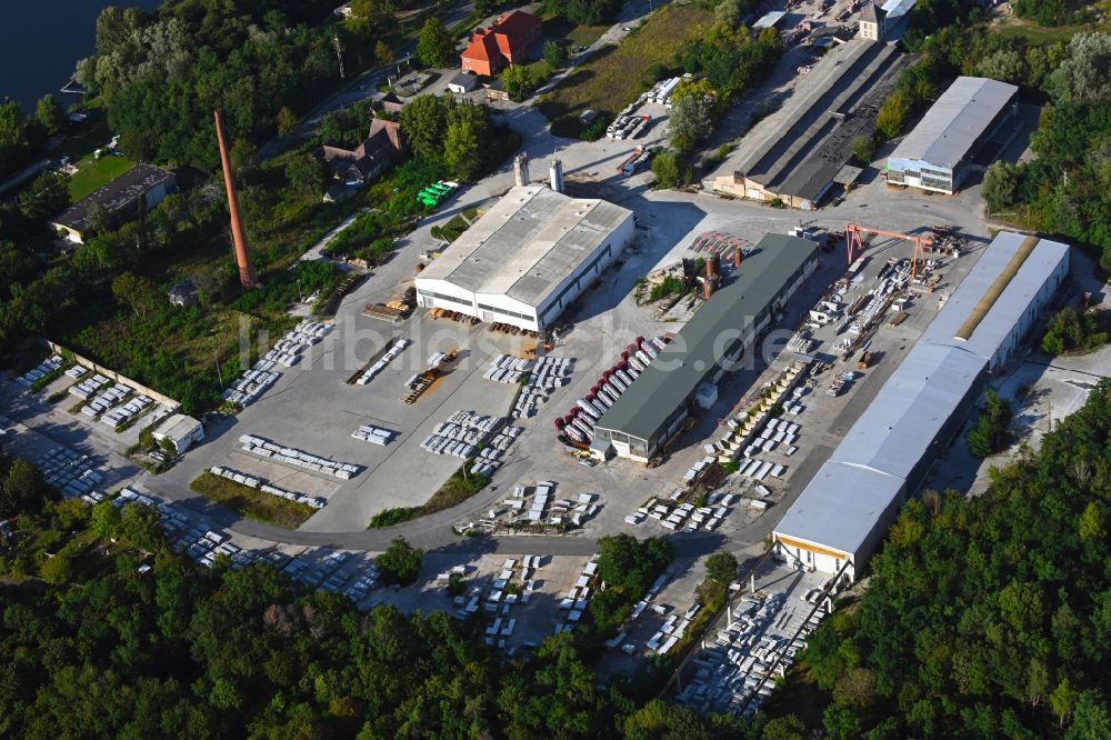 Rüdersdorf von oben - Beton- und Baustoffmischwerk im Ortsteil Hennickendorf in Rüdersdorf im Bundesland Brandenburg, Deutschland