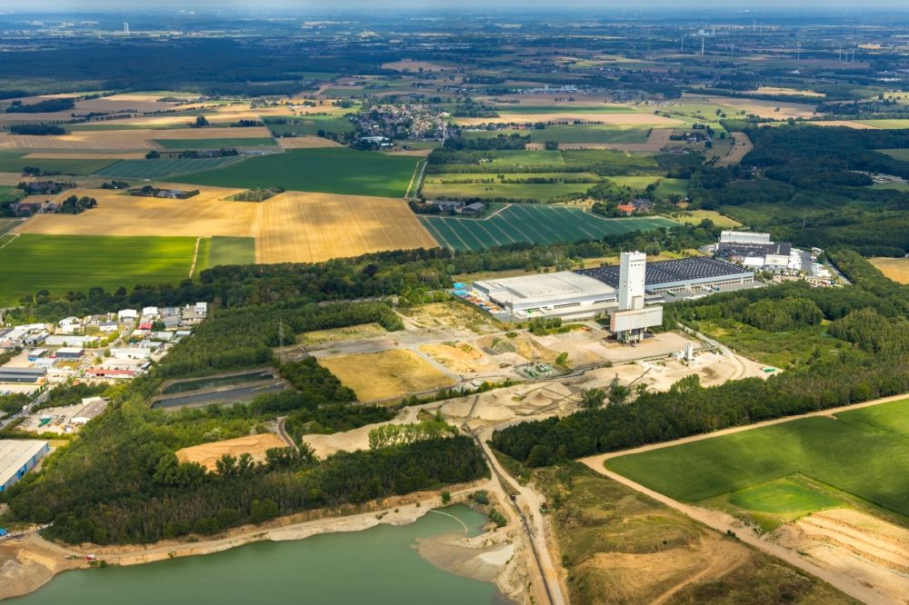 Luftaufnahme Kamp-Lintfort - Beton- und Baustoffmischwerk im Ortsteil Niersenbruch in Kamp-Lintfort im Bundesland Nordrhein-Westfalen, Deutschland