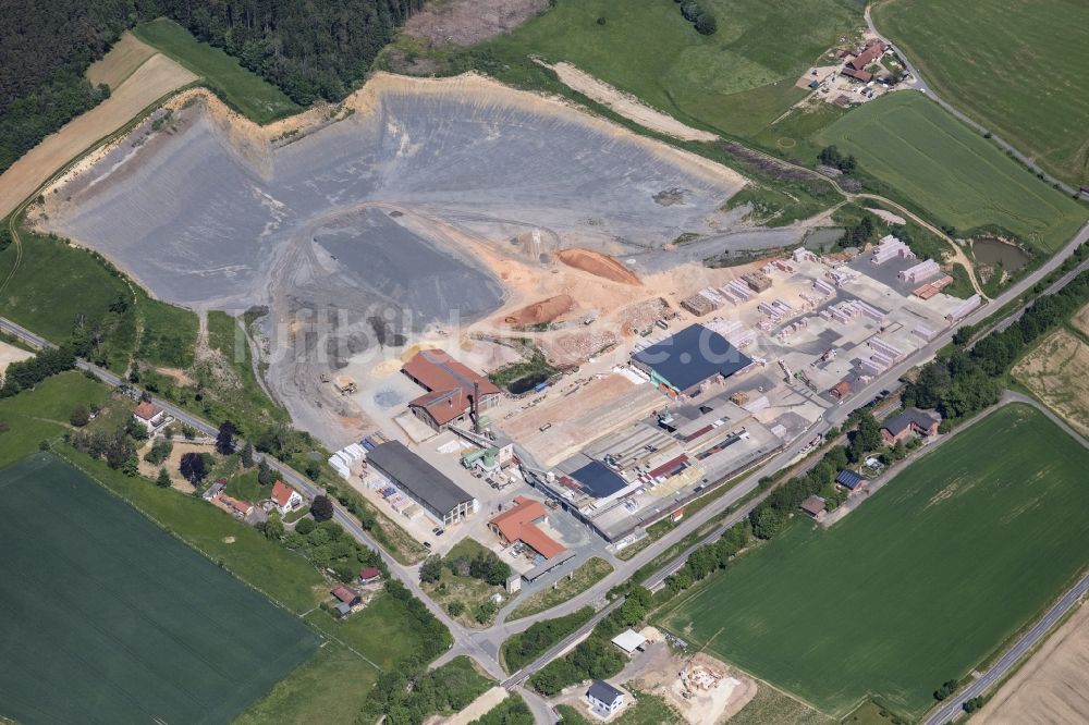 Vilseck aus der Vogelperspektive: Beton- und Baustoffmischwerk in Vilseck im Bundesland Bayern, Deutschland