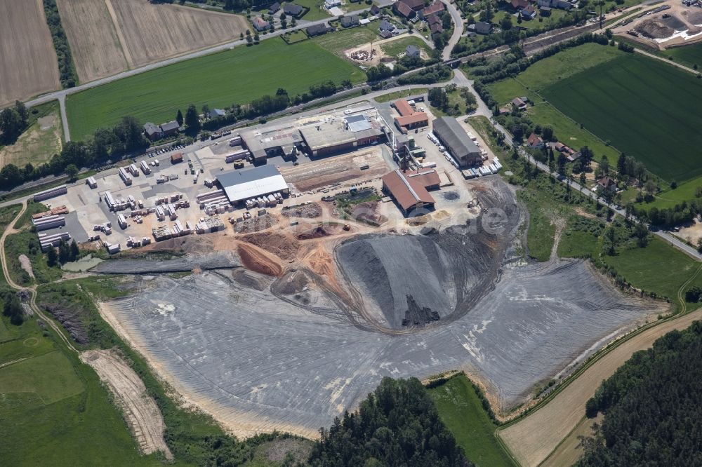 Vilseck aus der Vogelperspektive: Beton- und Baustoffmischwerk in Vilseck im Bundesland Bayern, Deutschland
