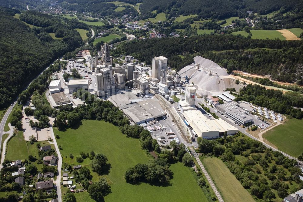 Wopfing aus der Vogelperspektive: Beton- und Baustoffmischwerk in Wopfing in Niederösterreich, Österreich