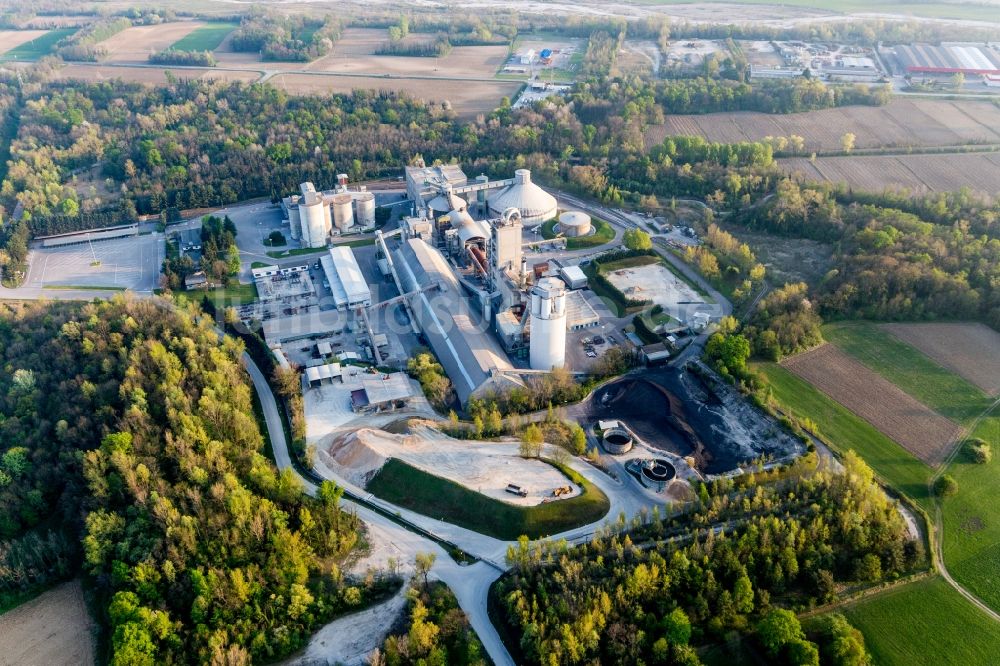 Zona Industriale Pedris aus der Vogelperspektive: Beton- und Baustoffmischwerk in Zona Industriale Pedris in Friuli-Venezia Giulia, Italien