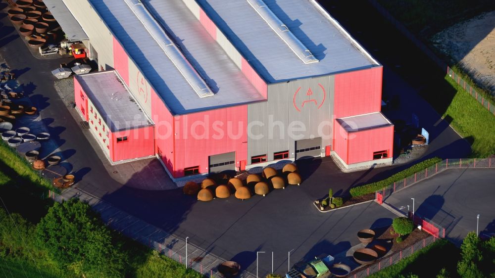 Luftaufnahme Dernbach - Betriebsgelände der Afflerbach Bödenpresserei GmbH & Co KG im Bundesland Rheinland-Pfalz, Deutschland