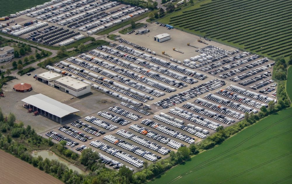 Luftbild Landsberg - Betriebsgelände und Fahrzeuglager für Automobile der CARS Technik & Logistik GmbH in Landsberg im Bundesland Sachsen-Anhalt
