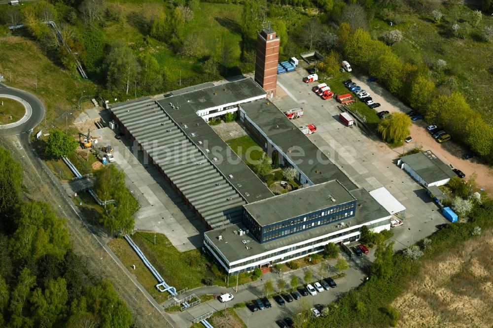 Luftbild Rostock - Betriebshof der Feuerwehr und das Brandschutz- und Rettungsamt Rostock in Rostock im Bundesland Mecklenburg-Vorpommern, Deutschland