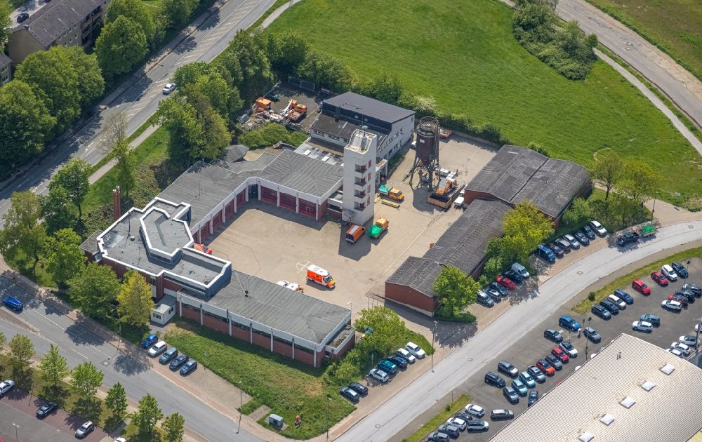Heiligenhaus aus der Vogelperspektive: Betriebshof der Feuerwehr in Heiligenhaus im Bundesland Nordrhein-Westfalen, Deutschland