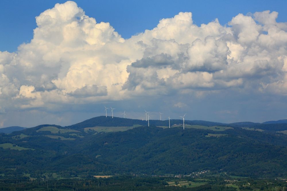 Luftaufnahme Hasel - Bewaldete Berge in der Landschaft im Schwarzwald bei Hasel im Bundesland Baden-Württemberg, Deutschland